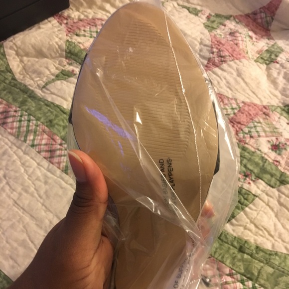 KENDALL + KYLIE Madden Girl 'Digbyy' Sandal - Picture 3 of 3